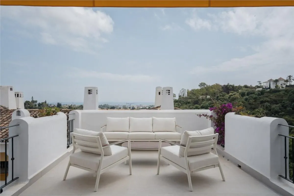 Executive Coastal Residence 111 — Calahonda, Benahavis — Photograph 1