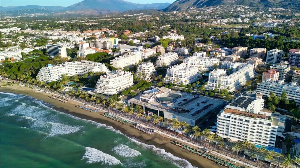 Executive Coastal Residence 147 — Golden Mile, Marbella — Photograph 1