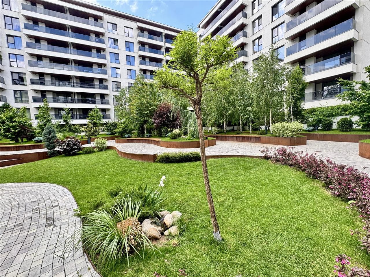 Nusco City Modern Contemporary Residence — Pipera — Photograph 1