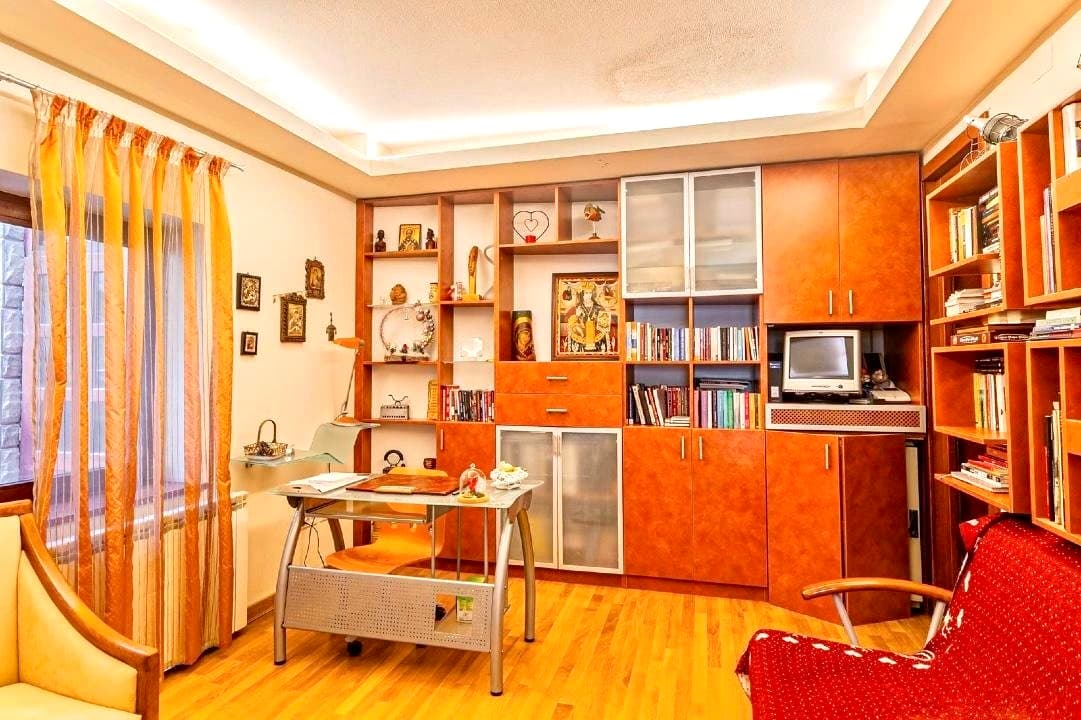 Historic Șchei Luxury 3-Room Residence with 30 sqm Terrace — Brașov view 4