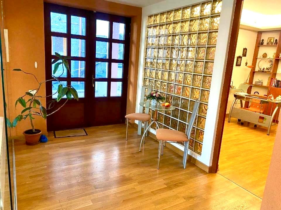 Historic Șchei Luxury 3-Room Residence with 30 sqm Terrace — Brașov view 2