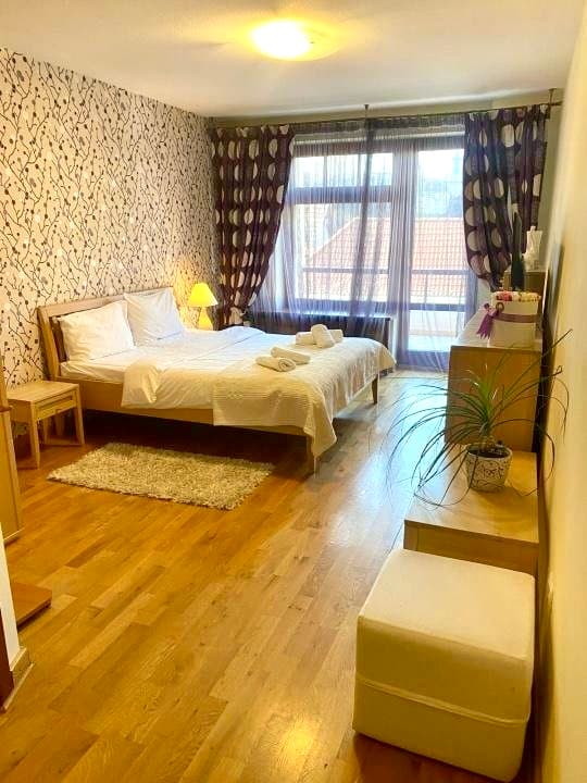 Historic Șchei Luxury 3-Room Residence with 30 sqm Terrace — Brașov view 9