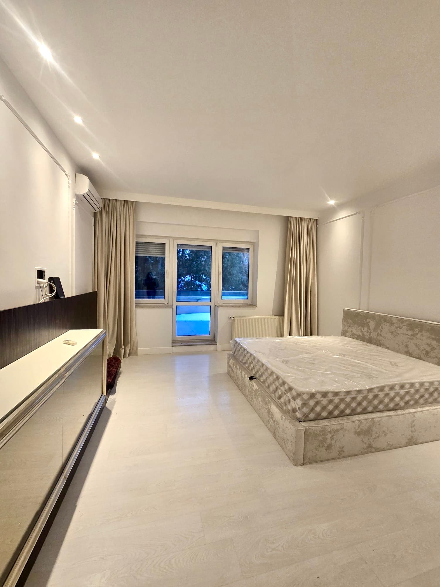 Herăstrău Parkside Residence with 220 sqm Private Garden view 3
