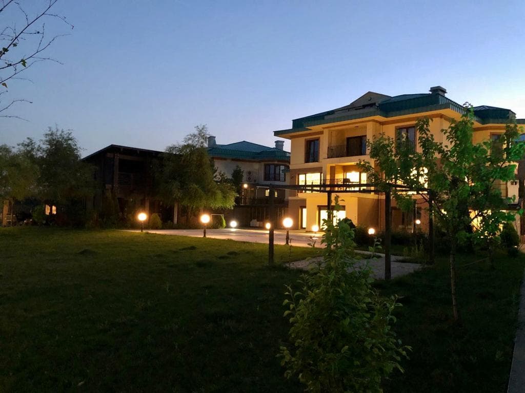 Modern Architectural Villa with Heated Pool & Lake Panoramas view 4
