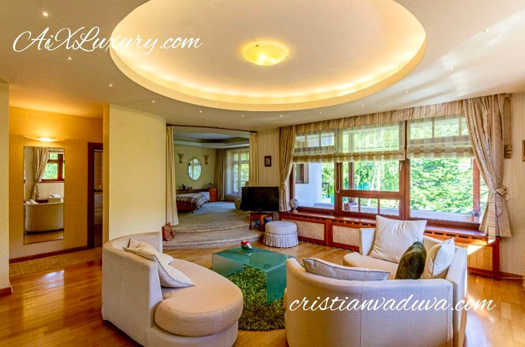 A Prestigious Opportunity for Business Visionaries: Transform This Luxury Villa into Your Dream Venture view 5