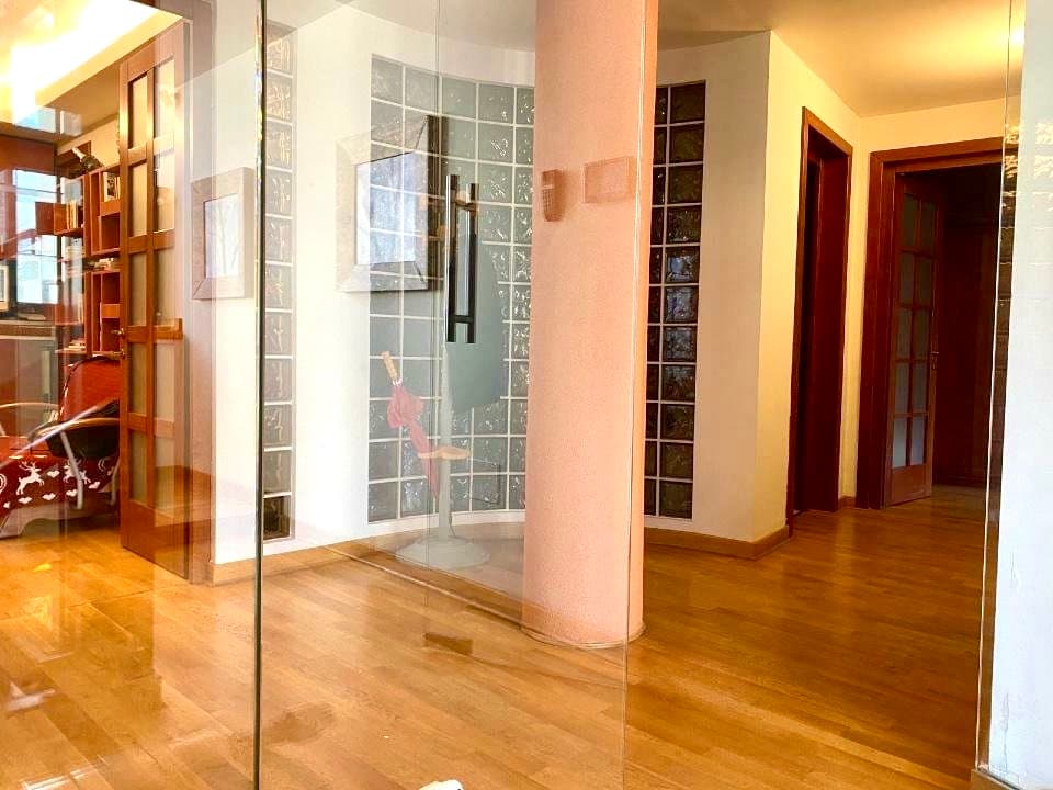 Historic Șchei Luxury 3-Room Residence with 30 sqm Terrace — Brașov view 3