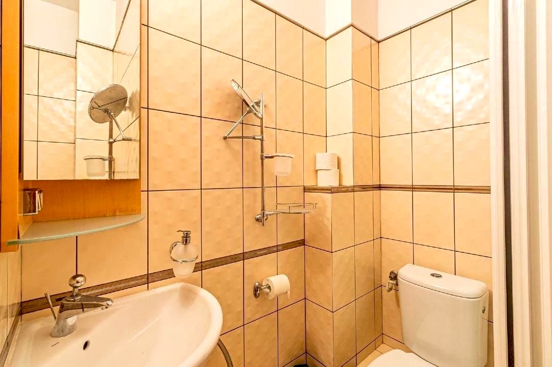 Historic Șchei Luxury 3-Room Residence with 30 sqm Terrace — Brașov view 7
