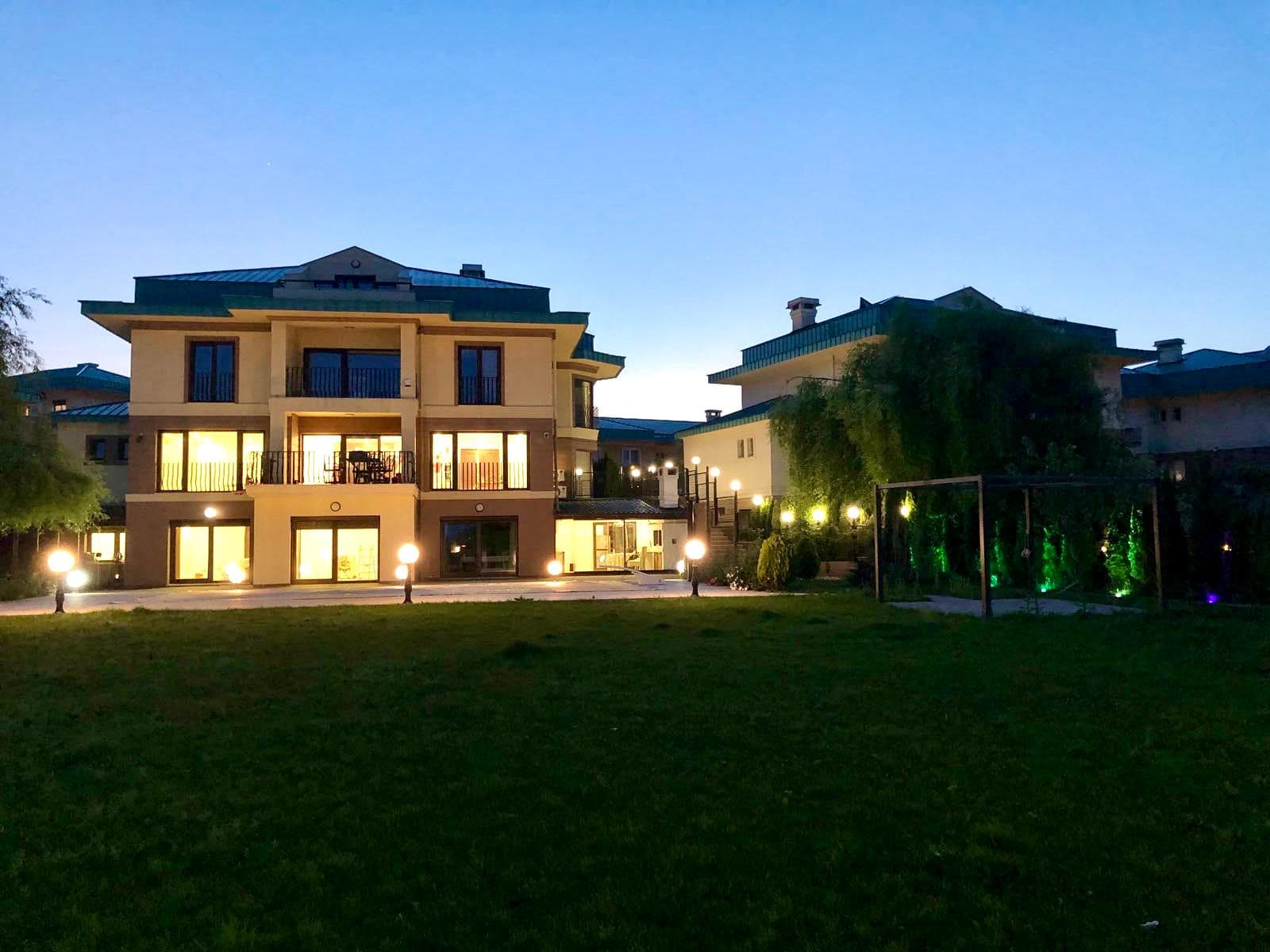 Modern Architectural Villa with Heated Pool & Lake Panoramas view 26