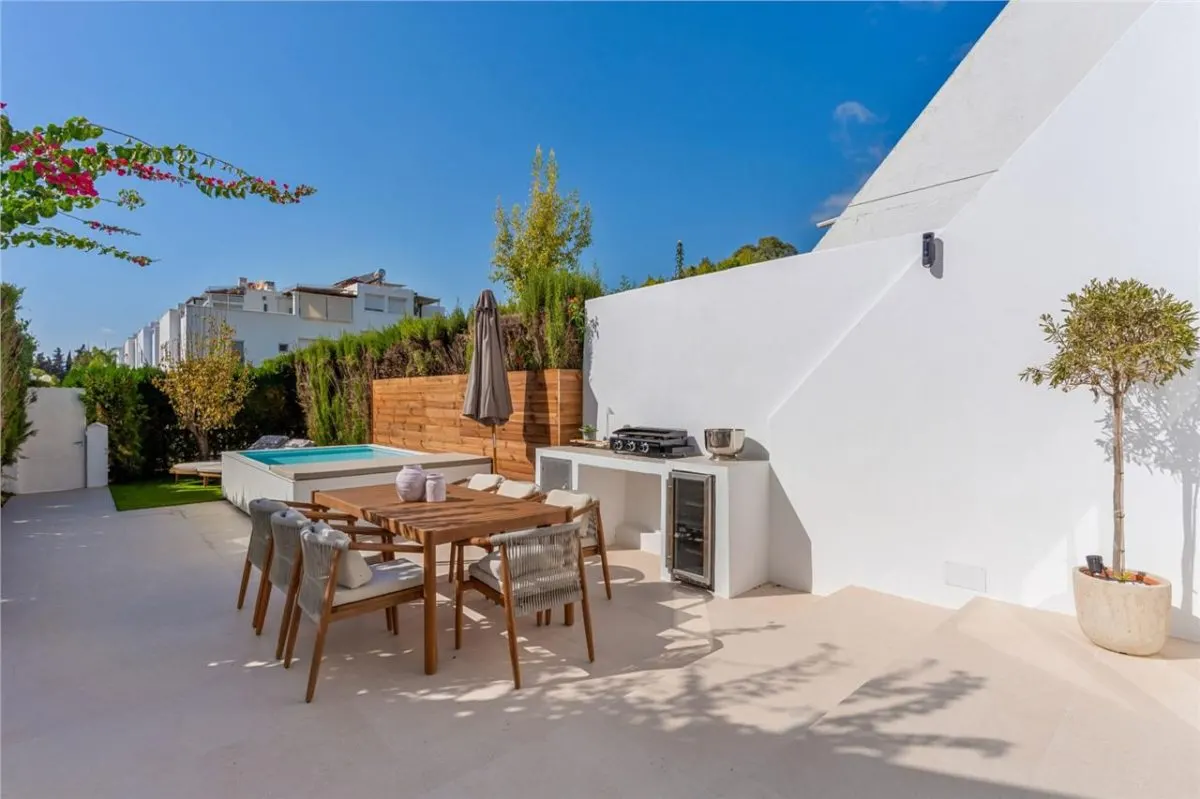 Marbella Golden Mile Contemporary Garden Villa view 22