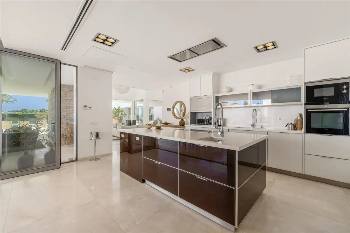 Marbella Hill Club Mediterranean Modern Villa view 9