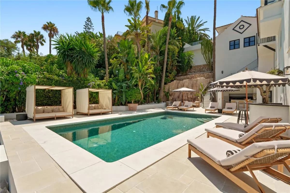Los Monteros Prime Architectural Mansion — Marbella view 11
