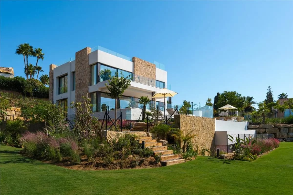 Contemporary Architectural Villa — Marbella, Costa del Sol view 2