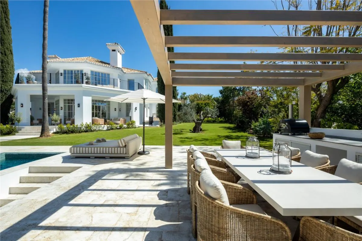 Altos Reales Gated Sanctuary Villa — Marbella view 3