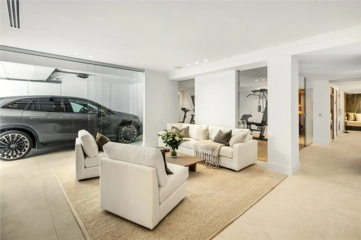 Altos Reales Gated Sanctuary Villa — Marbella view 22