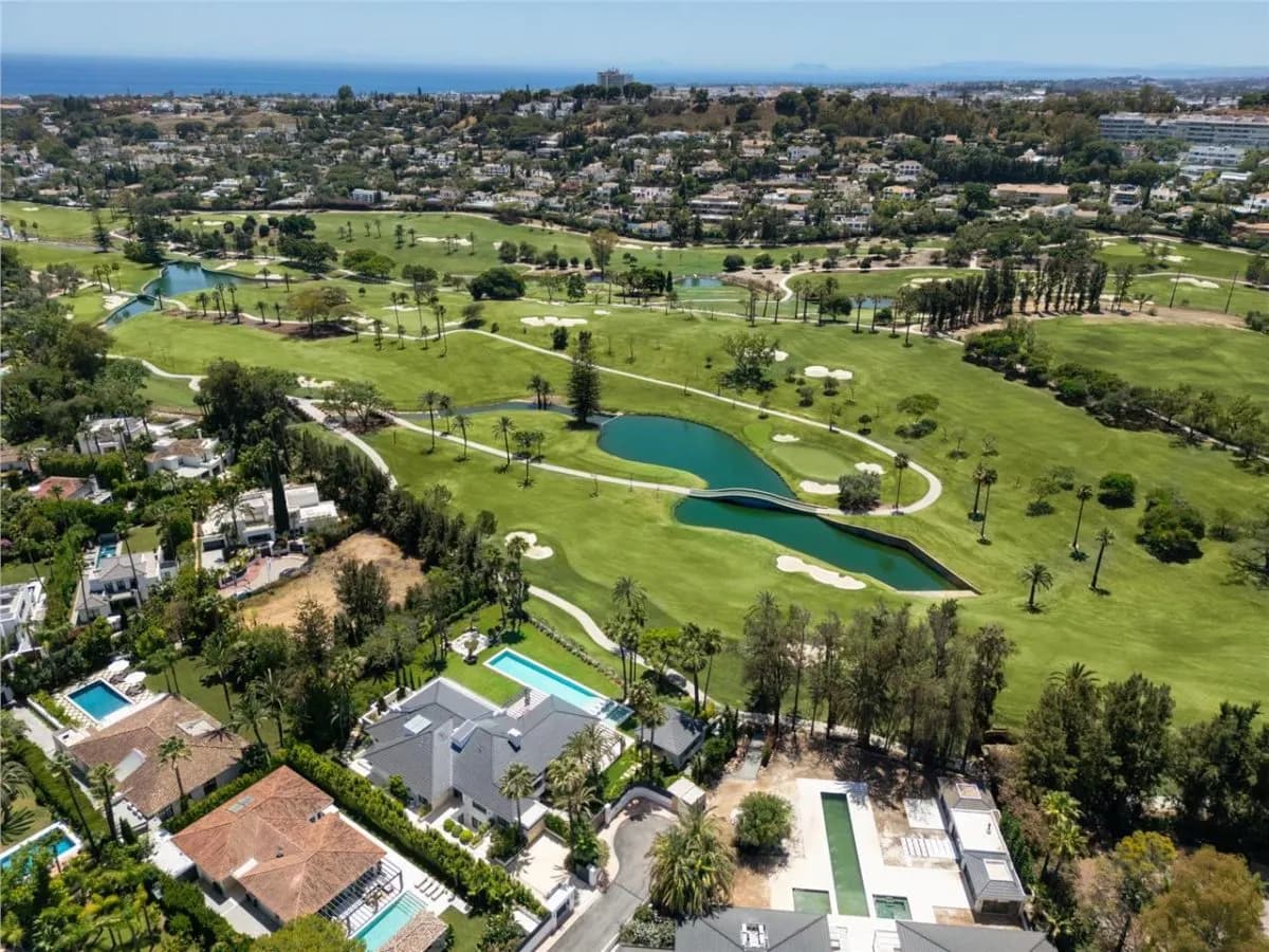 Palatial Super-Prime Villa — Marbella, Costa del Sol view 2