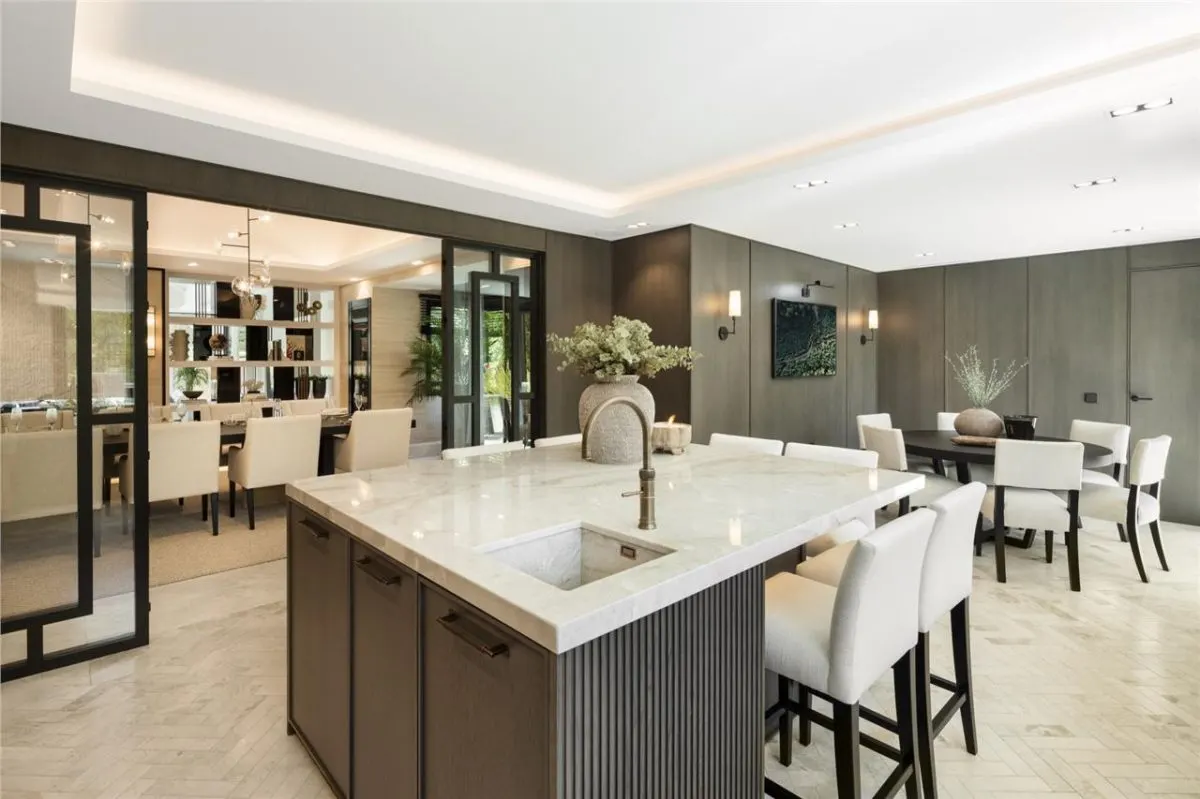 Palatial Super-Prime Villa — Marbella, Costa del Sol view 11