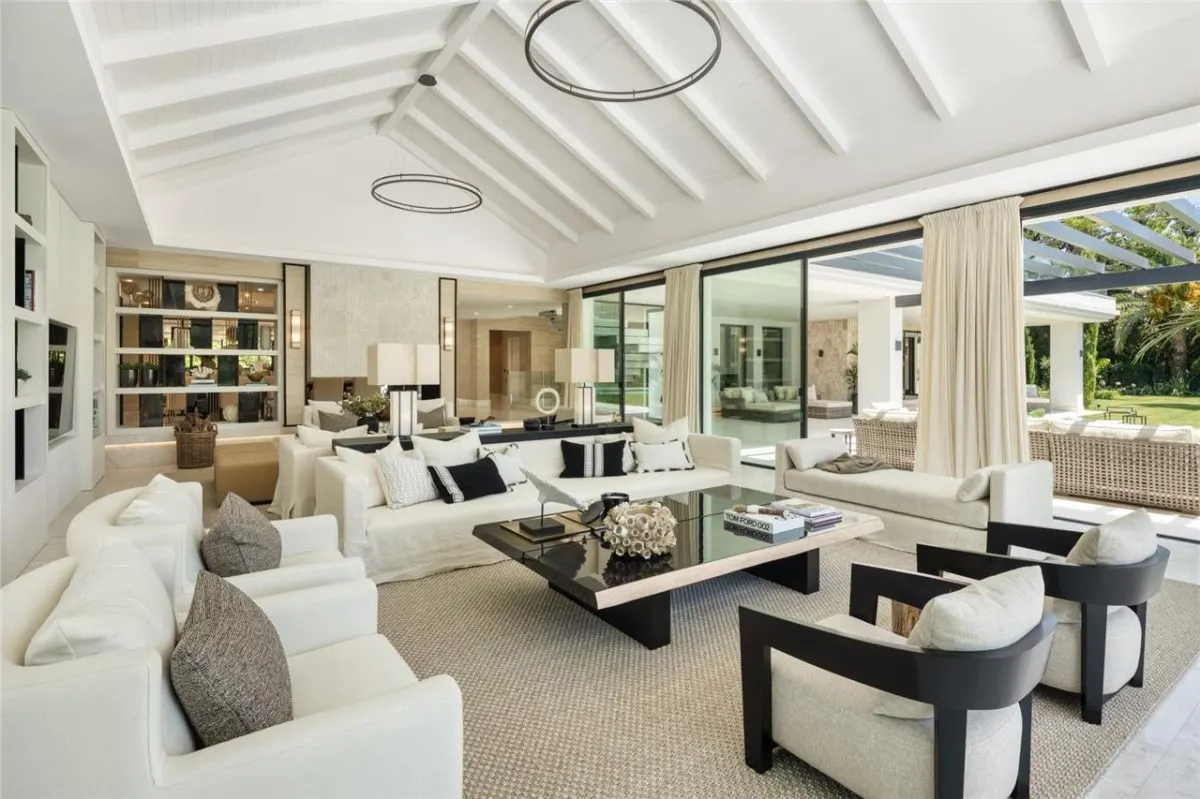 Palatial Super-Prime Villa — Marbella, Costa del Sol view 3