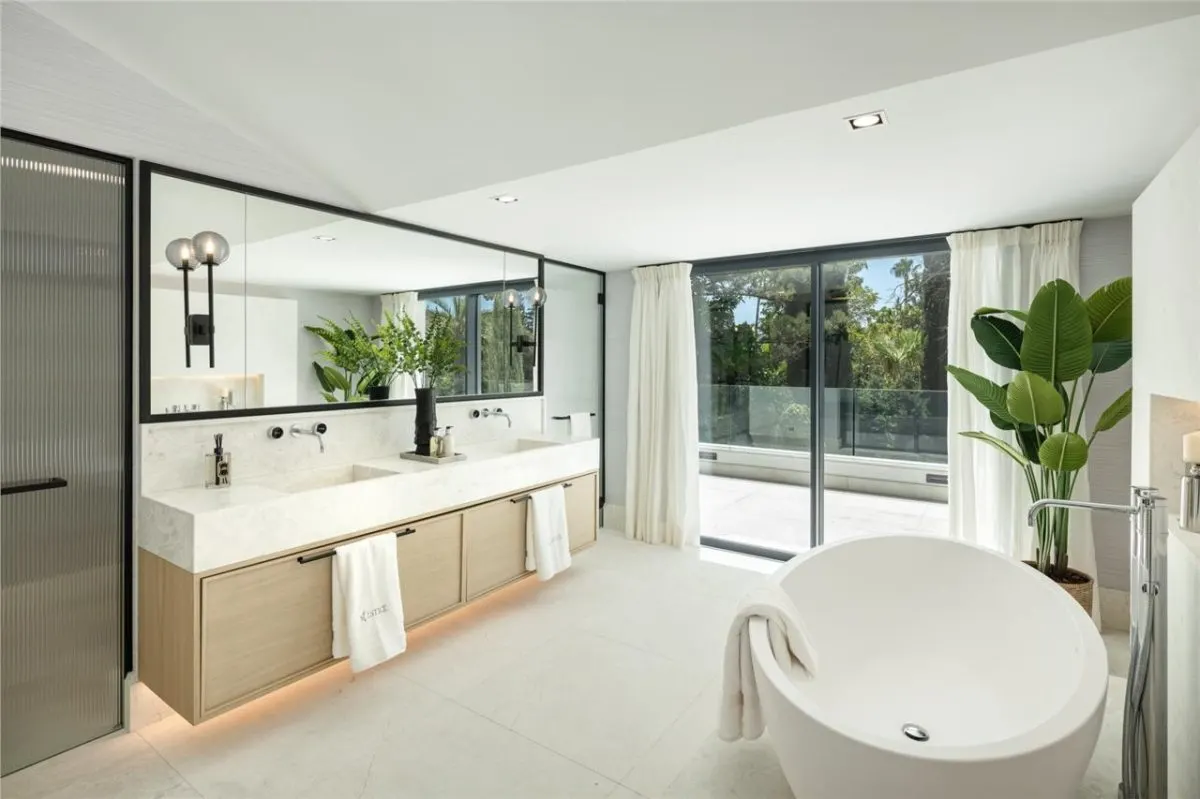Palatial Super-Prime Villa — Marbella, Costa del Sol view 22