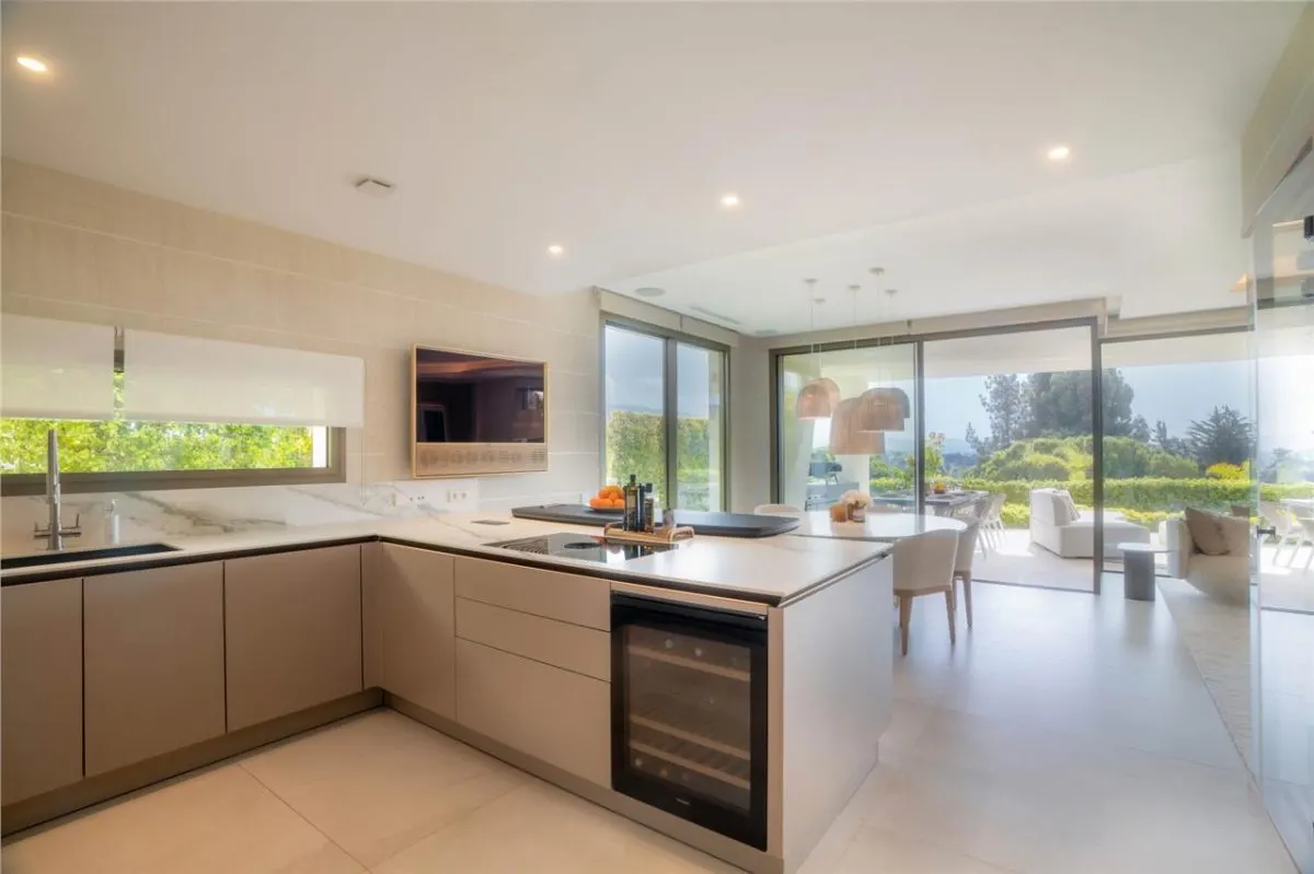 Private Belvedere Estate 124 — Marbella East, Marbella view 14