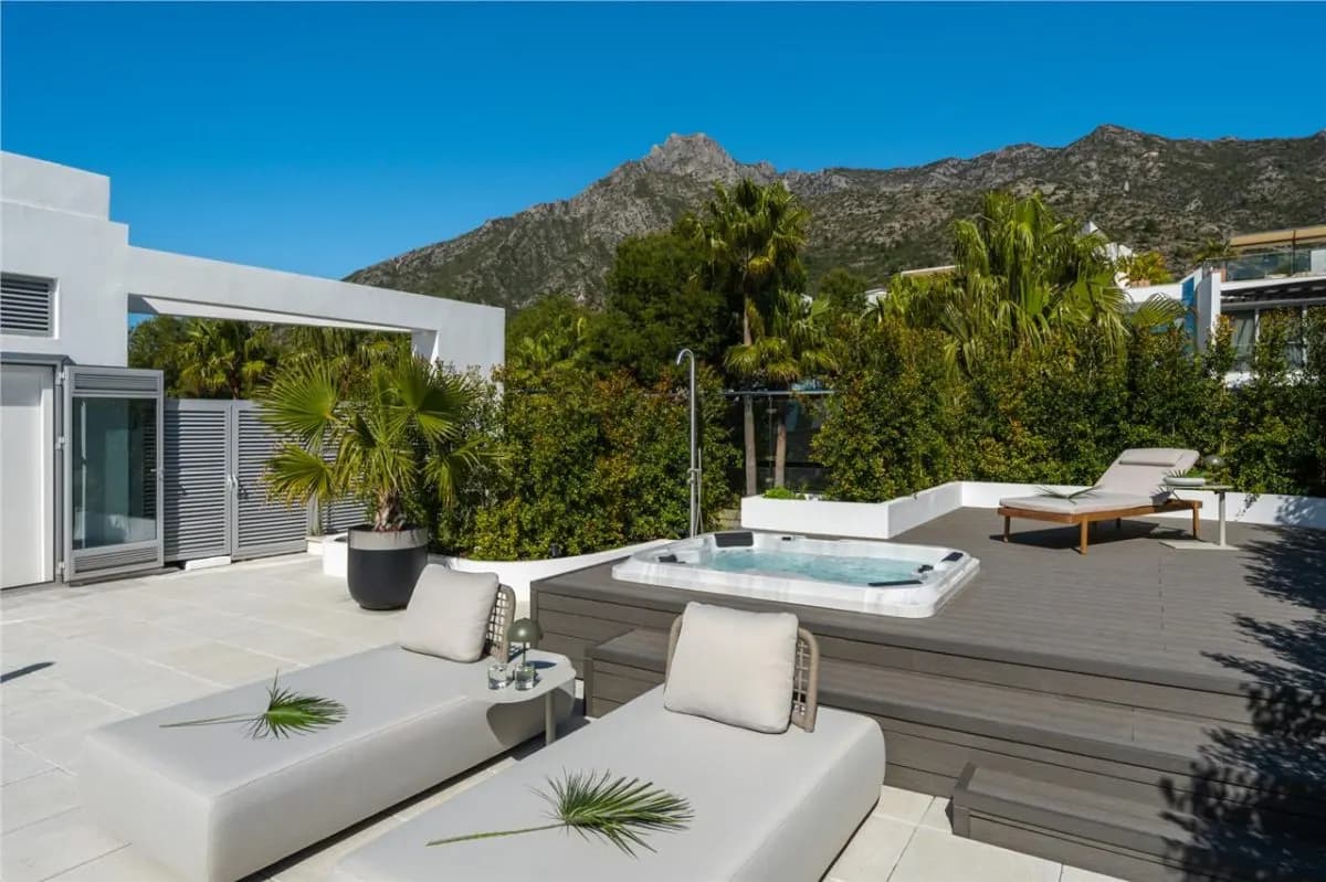 Contemporary Mediterranean Villa 139 — El Rosario, Marbella view 4