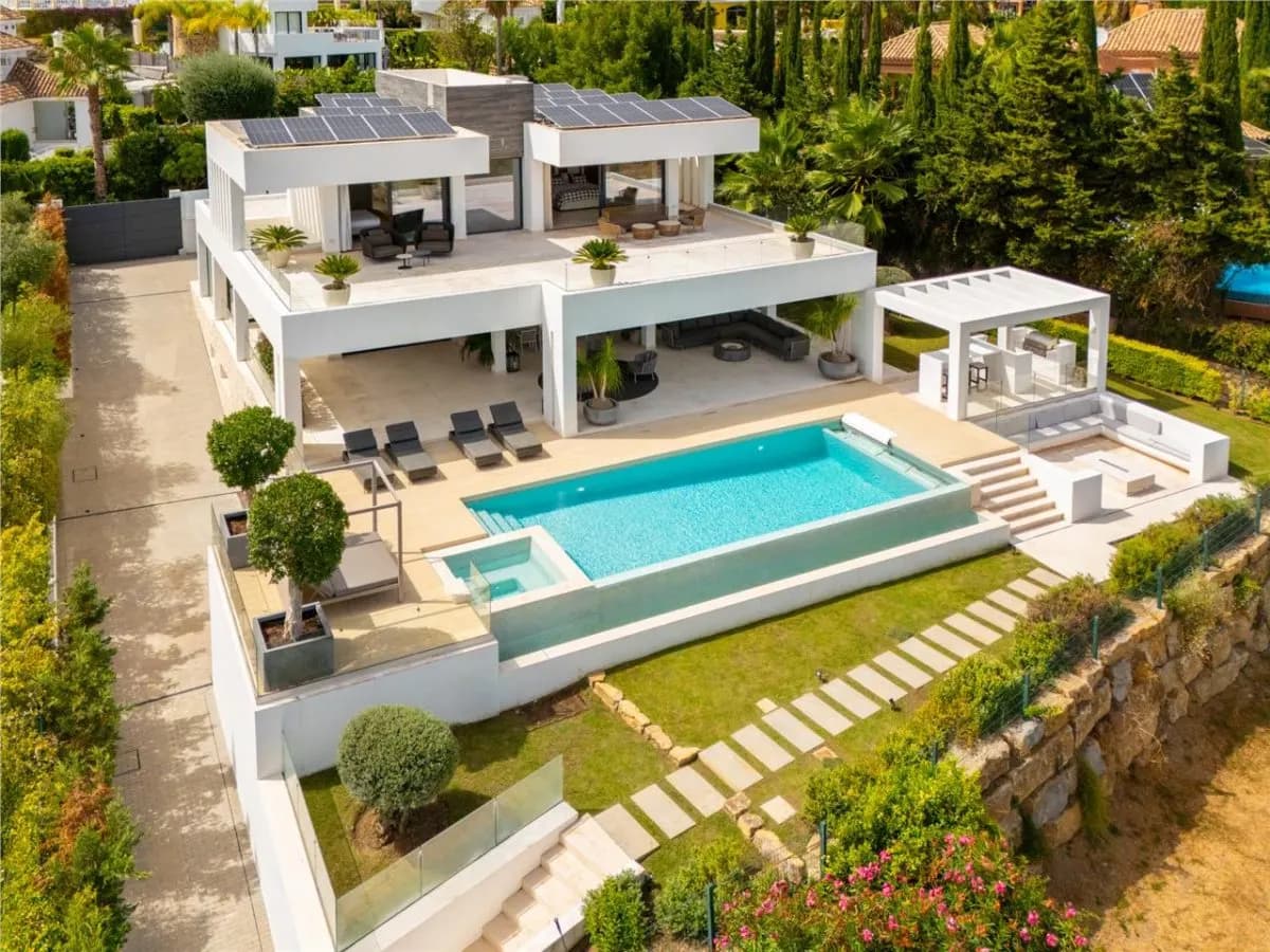 Villa Horizon 109 — Altos de Puente Romano Private Estate, Marbella view 2
