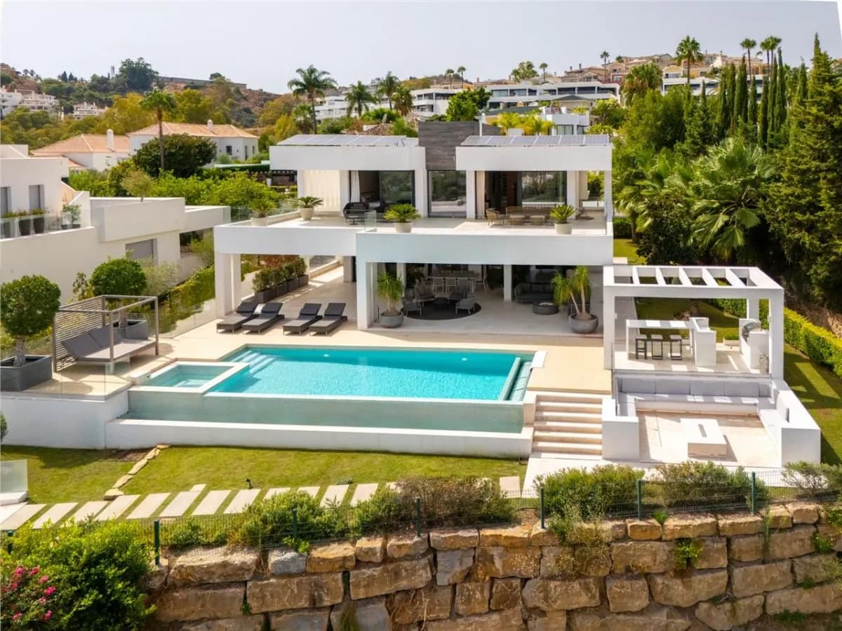 Villa Horizon 109 — Altos de Puente Romano Private Estate, Marbella view 4