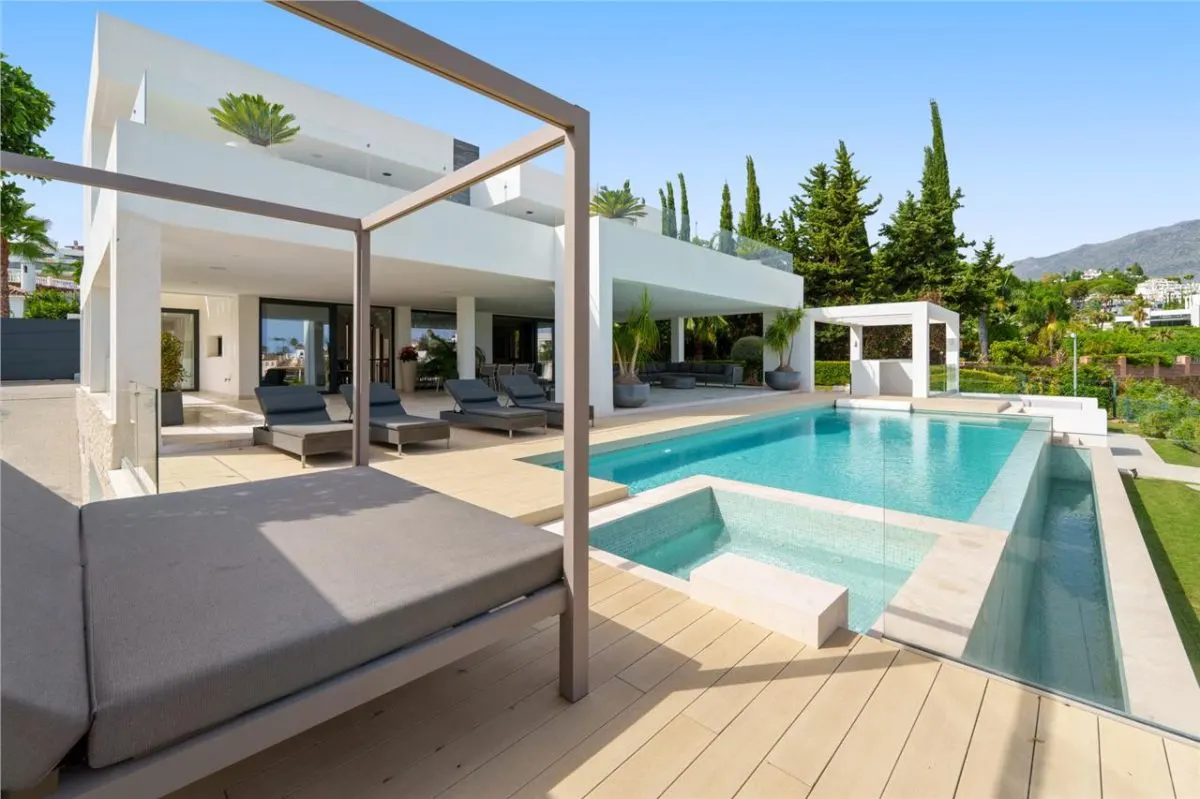 Villa Horizon 109 — Altos de Puente Romano Private Estate, Marbella view 7