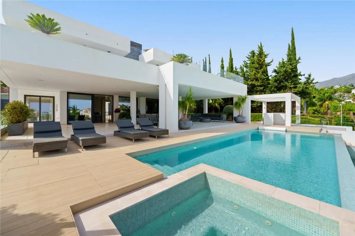 Villa Horizon 109 — Altos de Puente Romano Private Estate, Marbella view 9