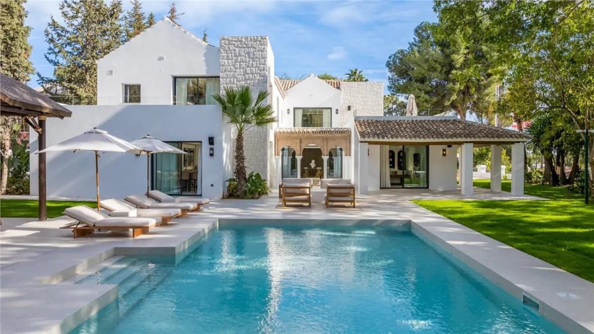 Contemporary Mediterranean Villa 51 — Cascada de Camoján, Marbella view 4