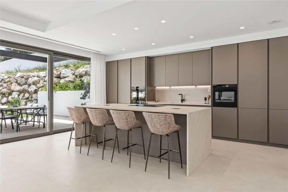 Villa Horizon 95 — Calahonda Private Estate, Benahavis view 8