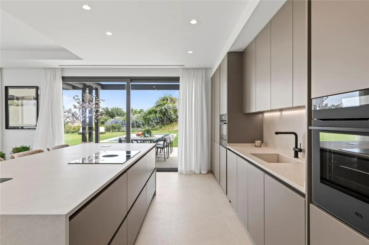 Villa Horizon 95 — Calahonda Private Estate, Benahavis view 9