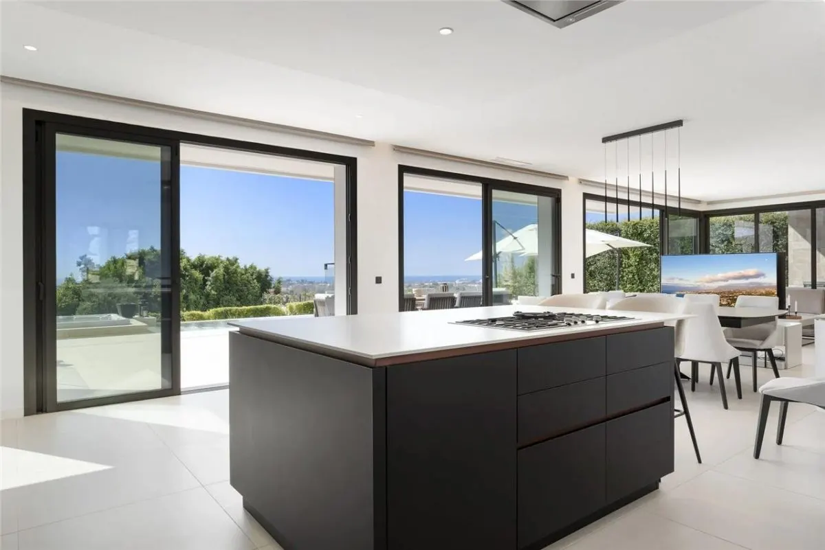 Contemporary Mediterranean Villa 135 — La Heredia, Benahavis view 11