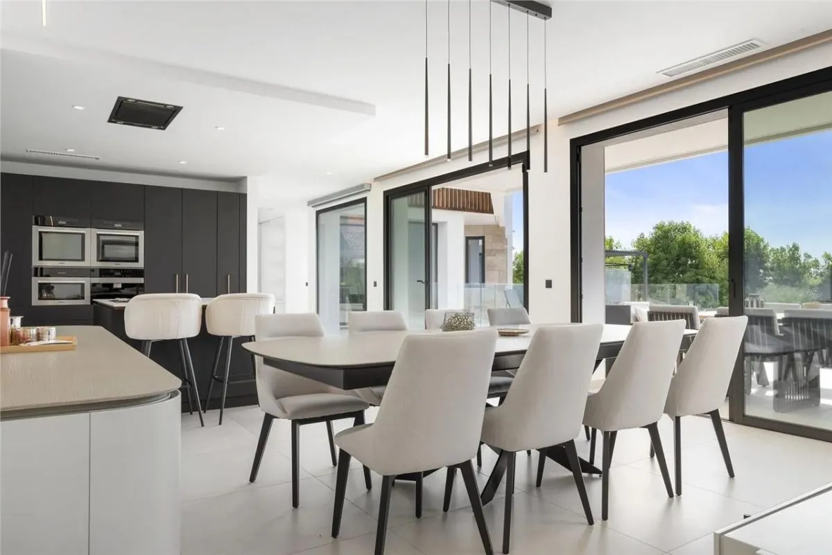 Contemporary Mediterranean Villa 135 — La Heredia, Benahavis view 12