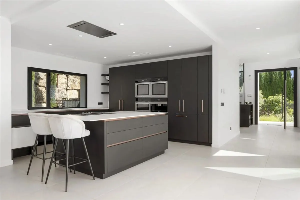 Contemporary Mediterranean Villa 135 — La Heredia, Benahavis view 13