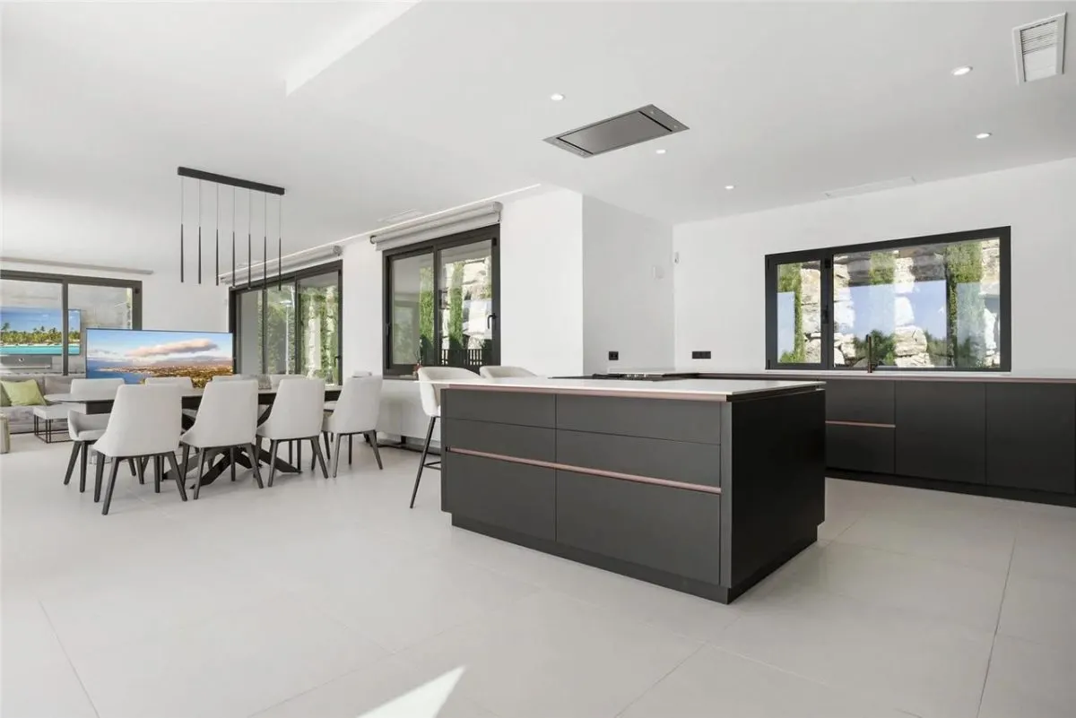 Contemporary Mediterranean Villa 135 — La Heredia, Benahavis view 14