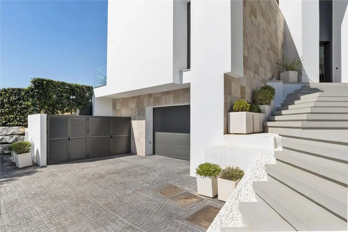 Contemporary Mediterranean Villa 135 — La Heredia, Benahavis view 18