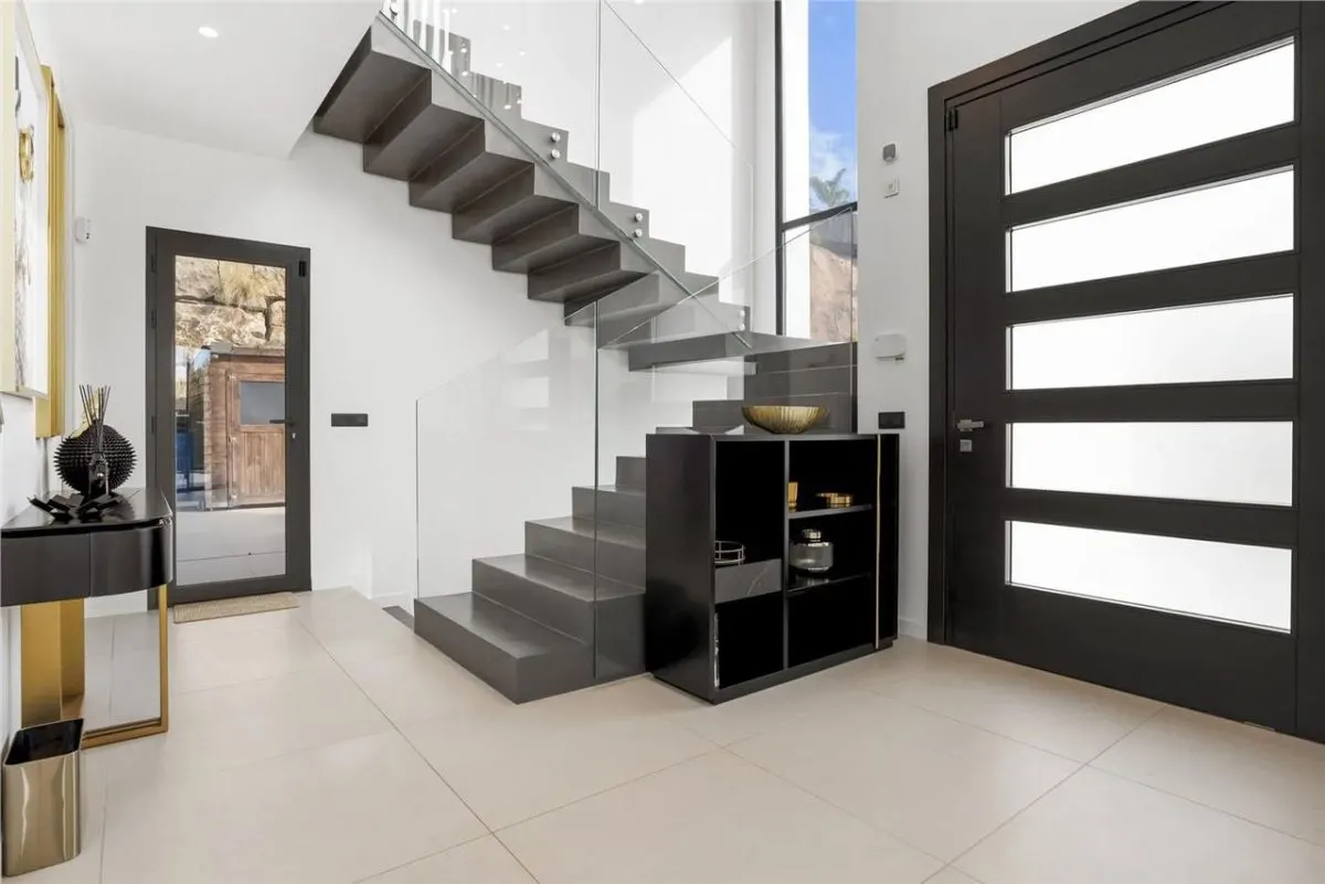 Contemporary Mediterranean Villa 135 — La Heredia, Benahavis view 19