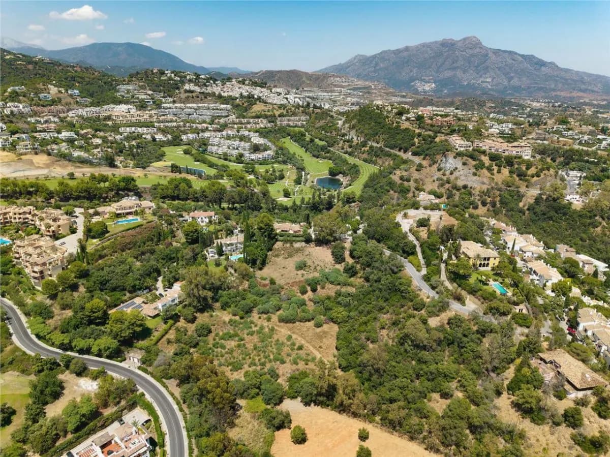 Sovereign Estate Development Plot 132 — Nueva Andalucía, Benahavis view 6