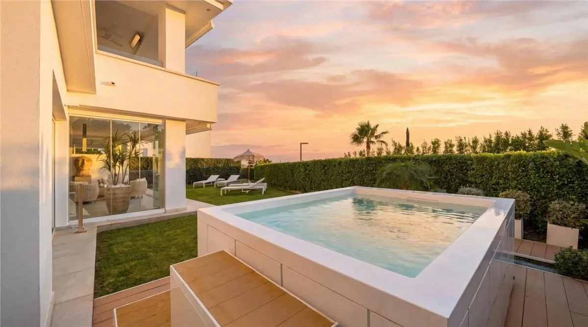 Executive Coastal Residence 131 — Golden Mile, Marbella — Photograph 1