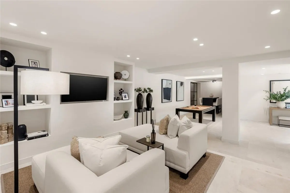 Contemporary Mediterranean Villa 87 — El Rosario, Marbella view 18
