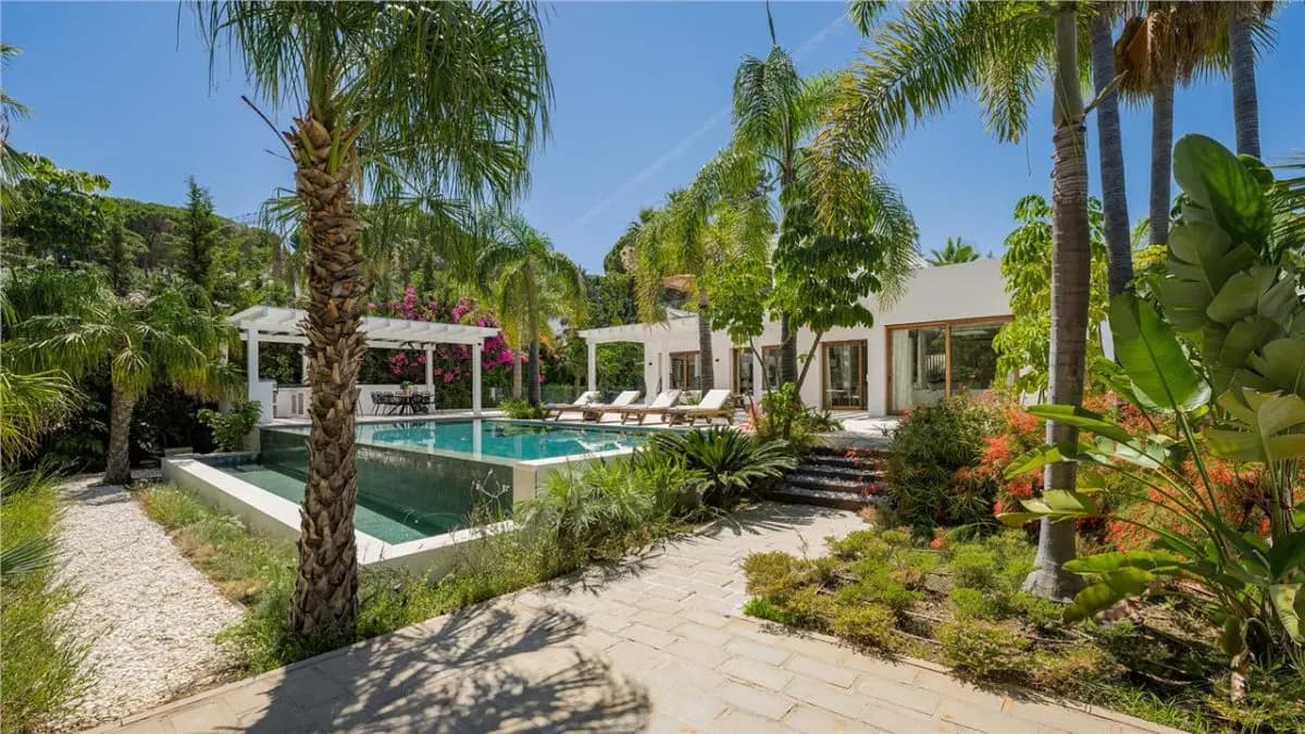 Contemporary Mediterranean Villa 87 — El Rosario, Marbella view 3