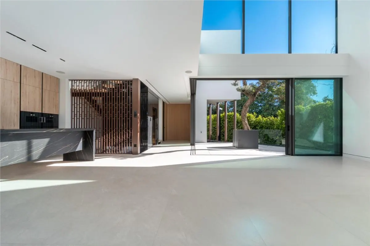 Contemporary Mediterranean Villa 75 — Sierra Blanca, Marbella view 17