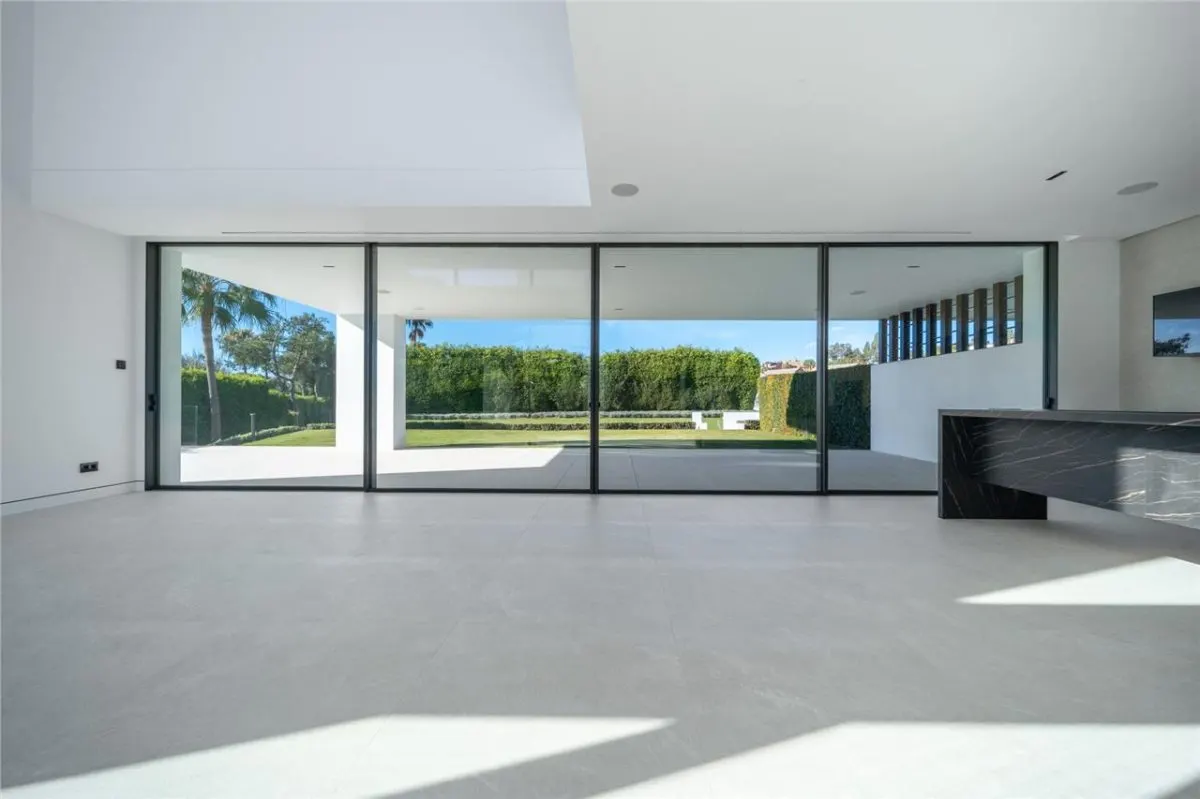 Contemporary Mediterranean Villa 75 — Sierra Blanca, Marbella view 4